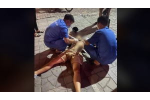 Nam thanh niên bị ép xe máy, đâm gục trên phố Láng Hạ