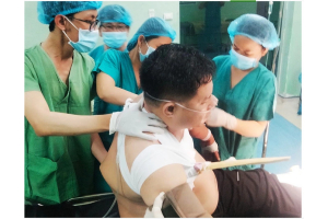 Bệnh viện kích hoạt báo động đỏ, cứu người đàn ông bị cây đâm thủng ngực
